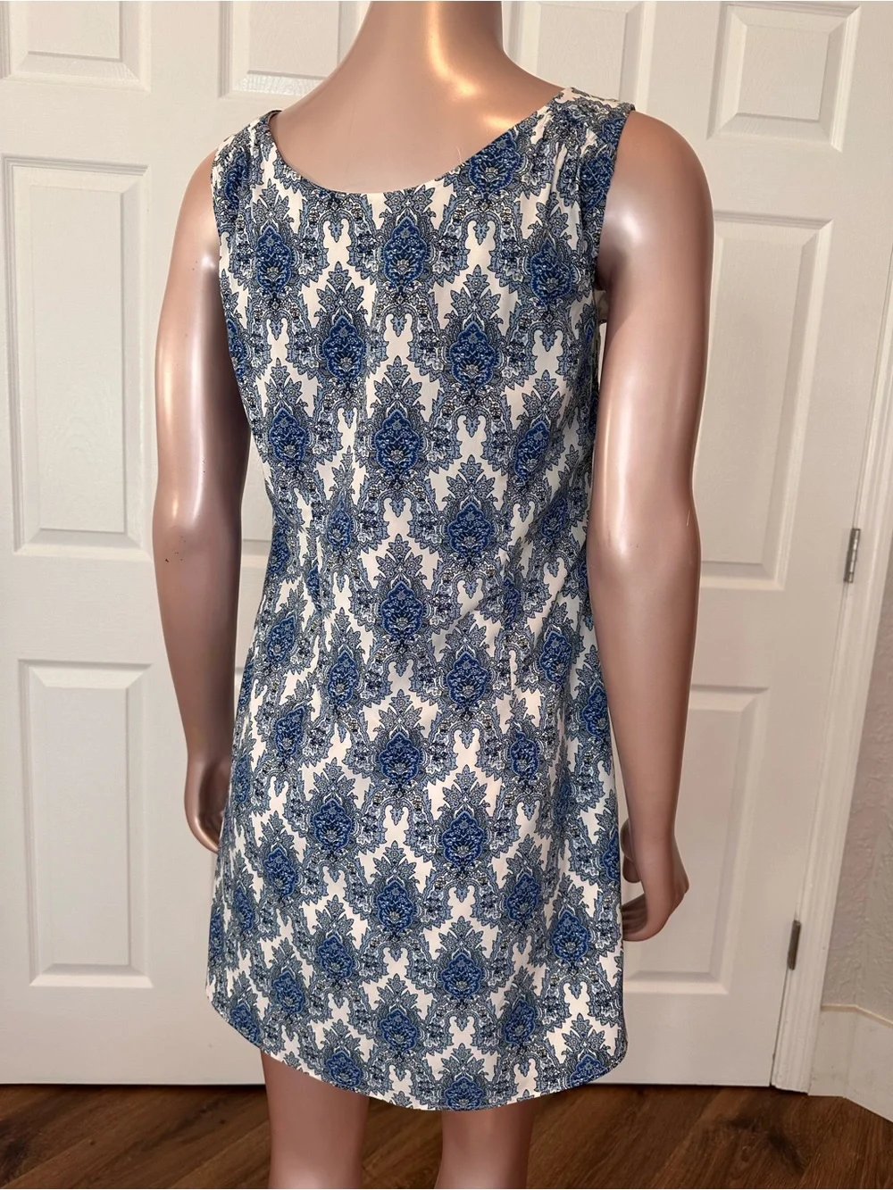 LILA ROSE Blue & White Damask Shift Dress | Size 4 | Fully Lined | B-1831 - Picture 8 of 16